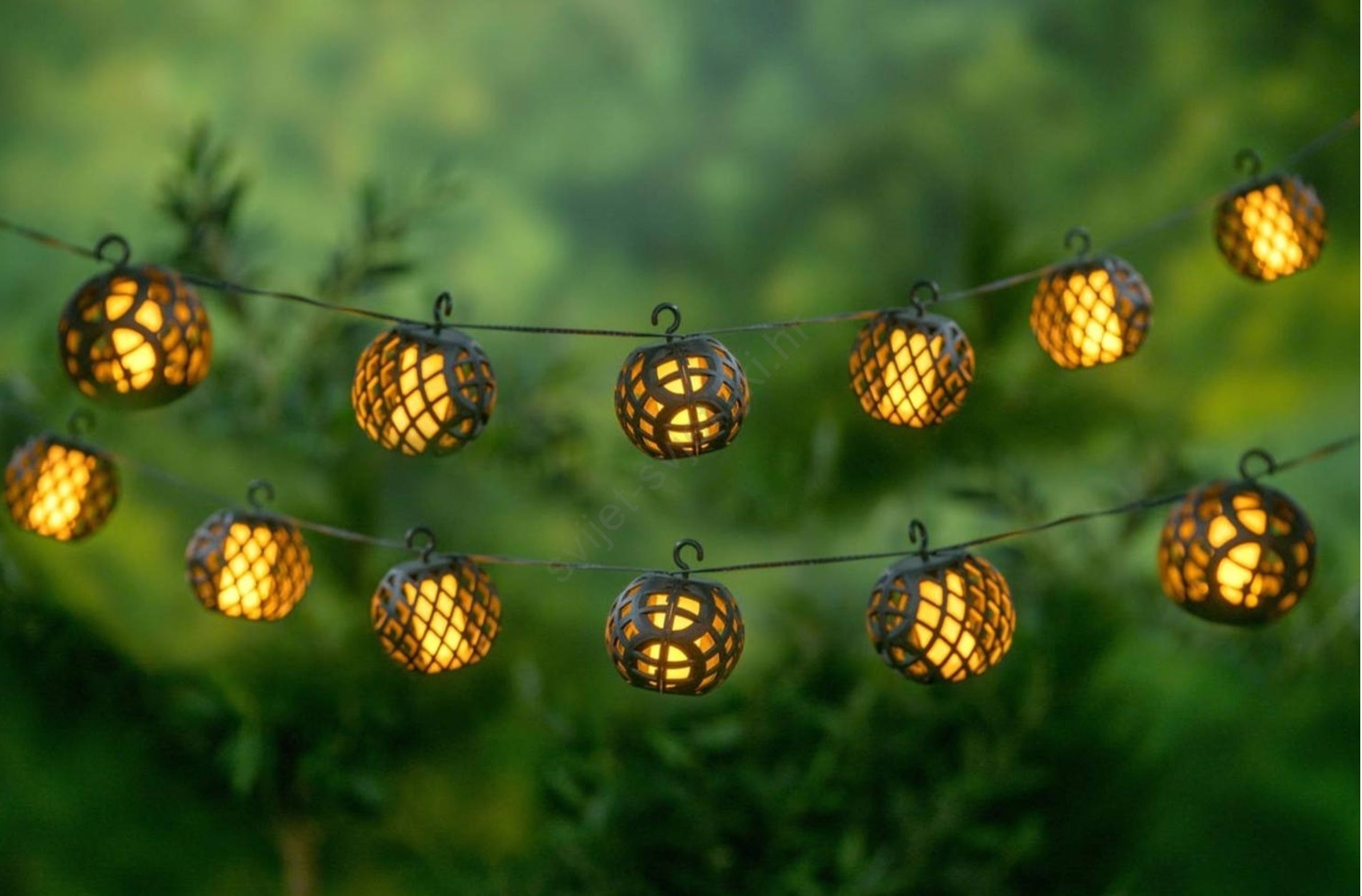 Solarna vrtna girlanda